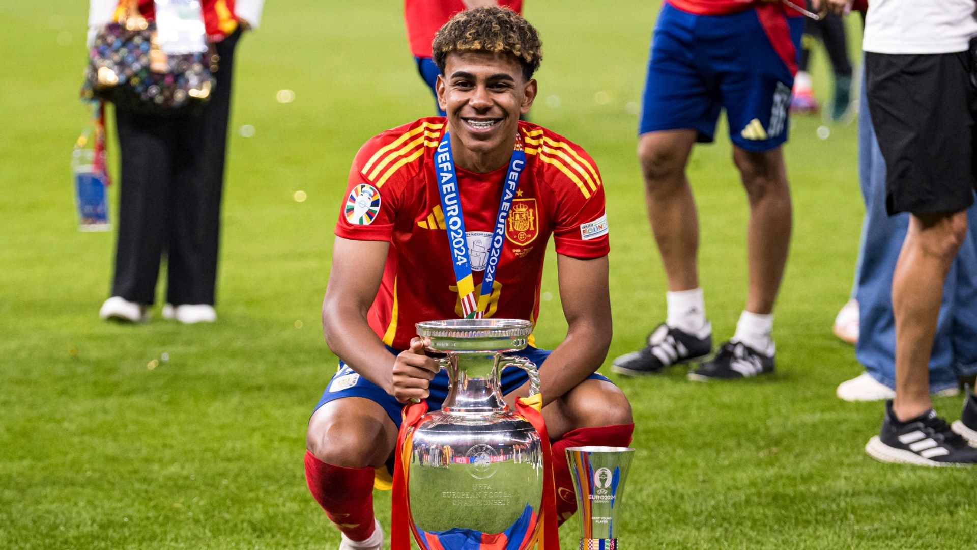 Lamine Yamal takes on iconic new shirt number for Spain as